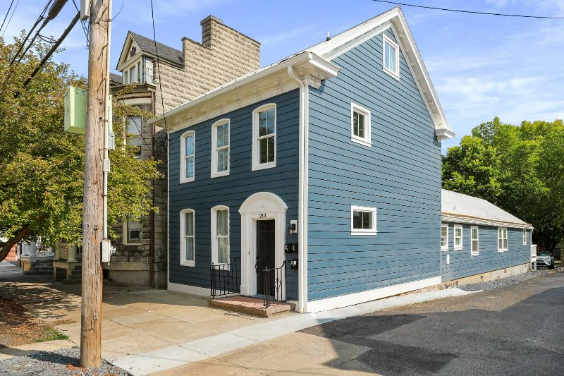 2 Bedroom Charming Historic Retreat Apt C - Photo 1