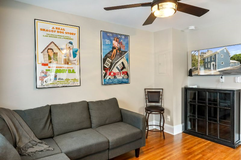 2 Bedroom Charming Historic Retreat Apt C - Photo 9
