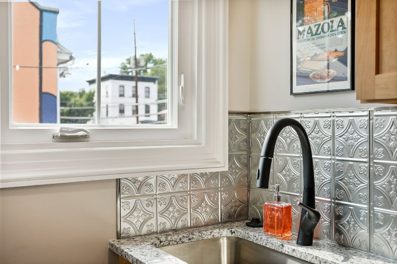 2 Bedroom Charming Historic Retreat Apt C - Photo 6