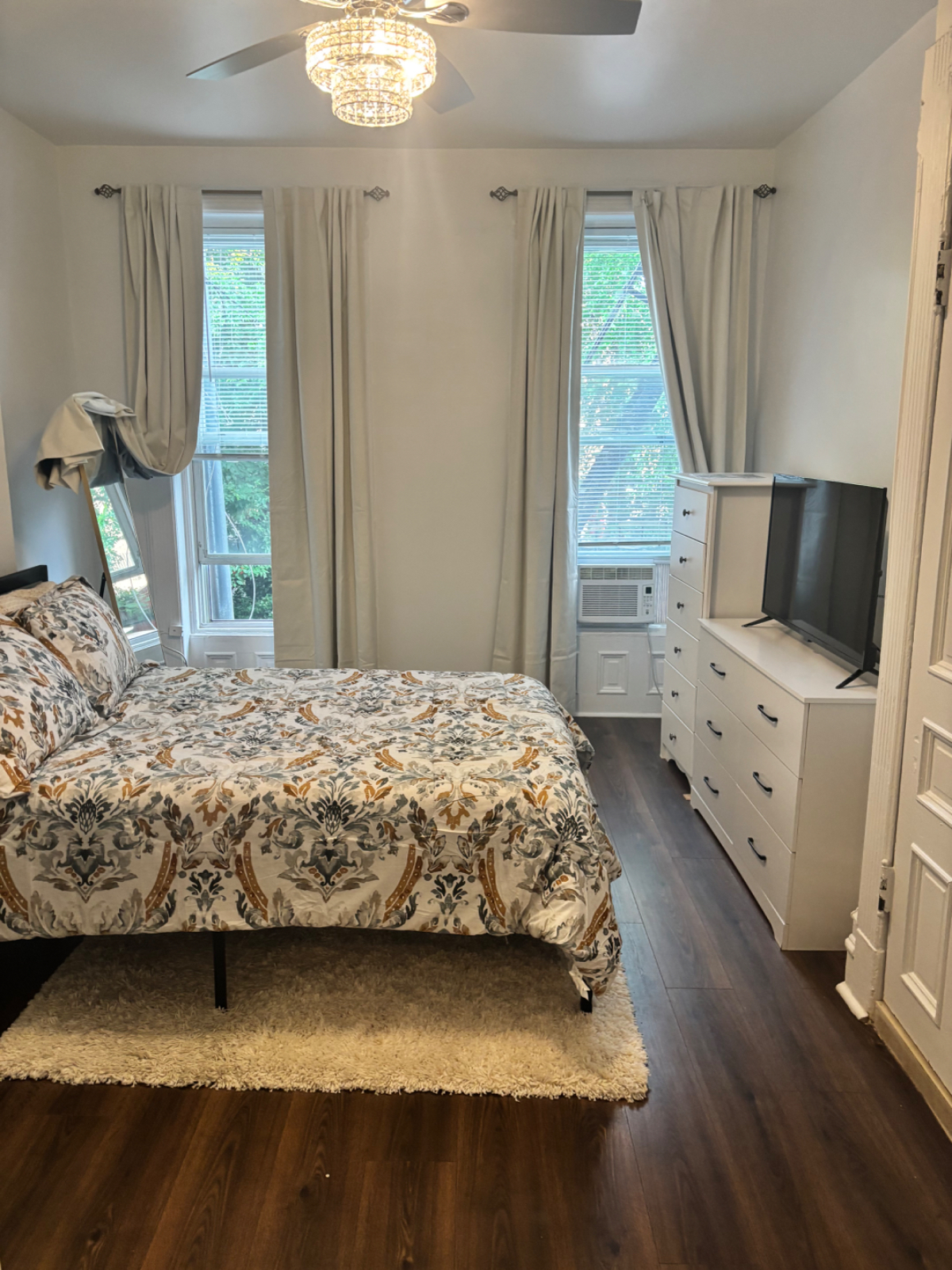 Newly Renovated 2nd floor Apartment available in Private Brownstone House located in Bedstuy Brookly - Photo 5