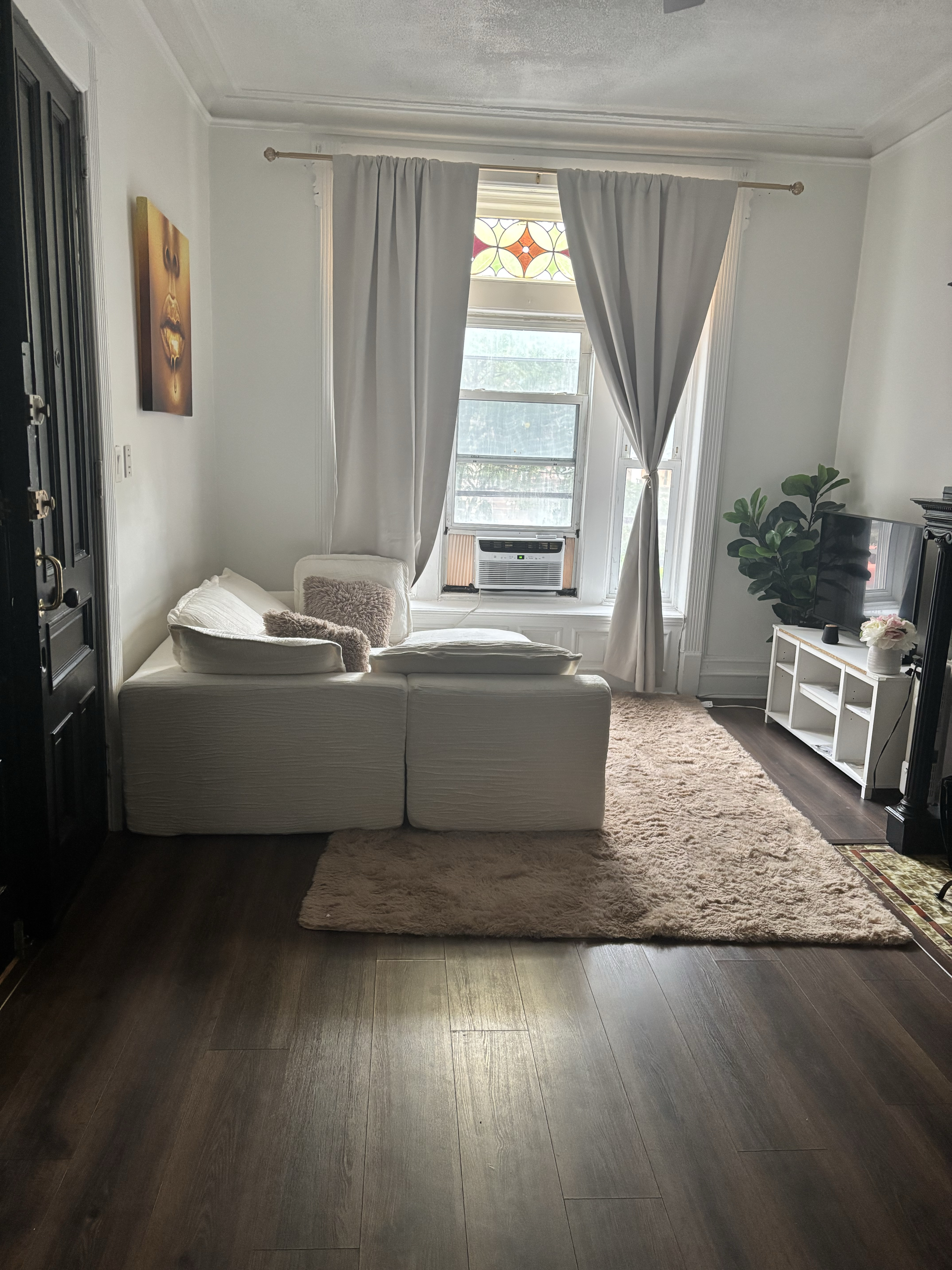 Newly Renovated 2nd floor Apartment available in Private Brownstone House located in Bedstuy Brookly - Photo 1