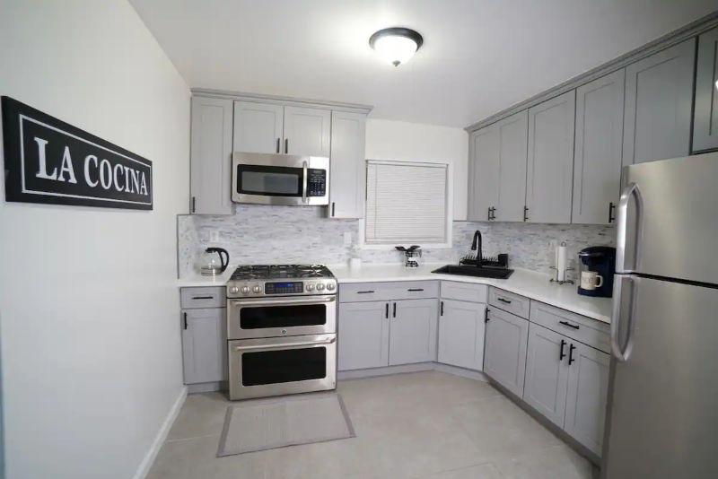 Spacious and clean near Jamaica medical NY Presbyterian and Long Island Jewish Hospitals - Photo 4