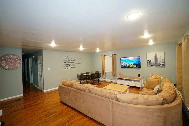 Spacious and clean near Jamaica medical NY Presbyterian and Long Island Jewish Hospitals - Photo 2
