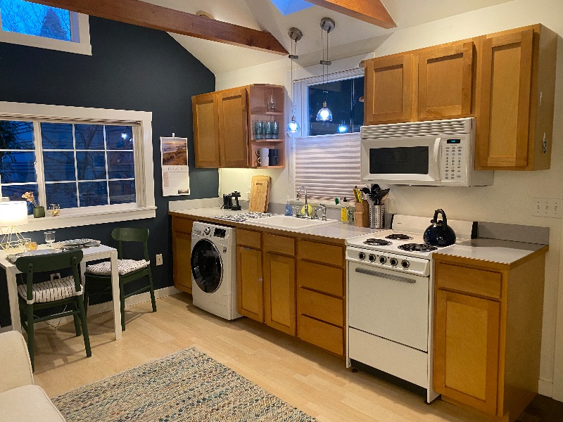 Cozy Seattle Cottage Near UW, Seattle Children's and Light Rail - Photo 2