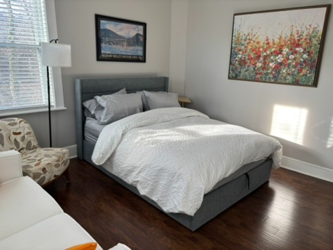 Spacious Second Floor One Bedroom - Photo 3