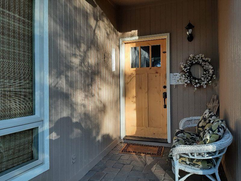 Quiet, Country Setting, 9 minutes from St. Charles Hospital - Photo 1