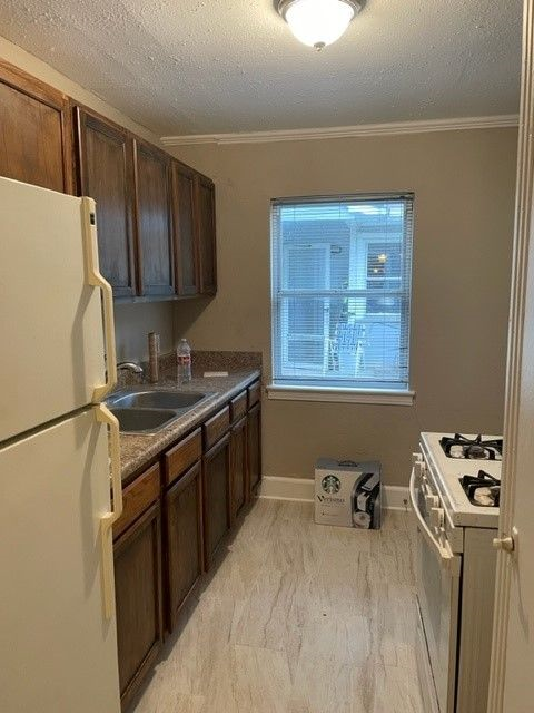 One Bedroom Newly Renovated Duplex