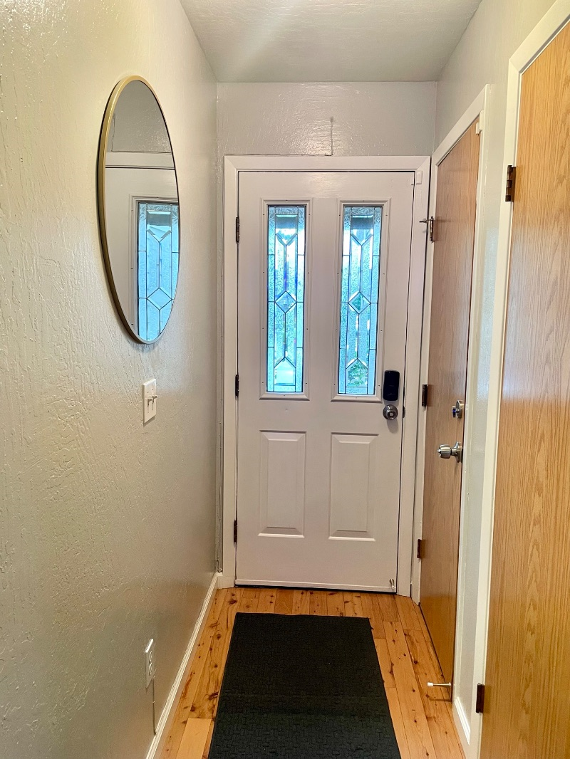 Charming Townhouse - Photo 3