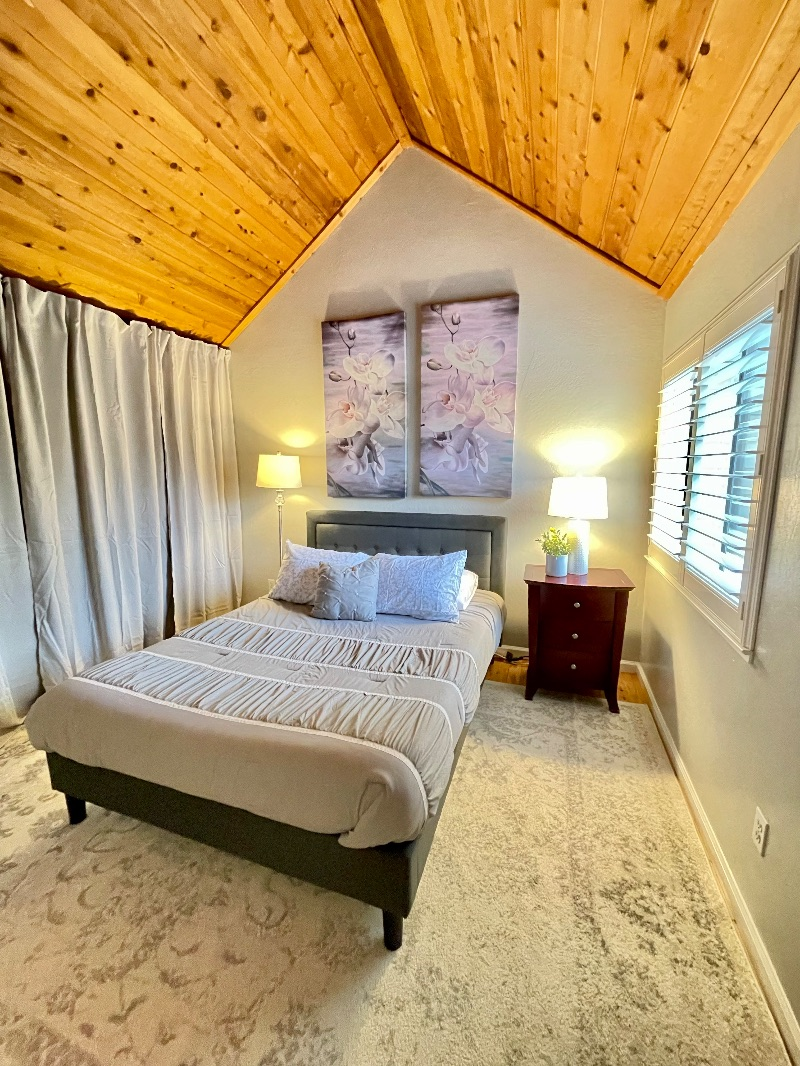 Charming Townhouse - Photo 6