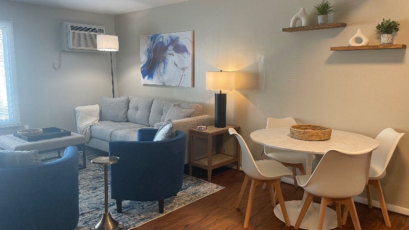 Cozy, Clean, Convenient studio - Photo 2