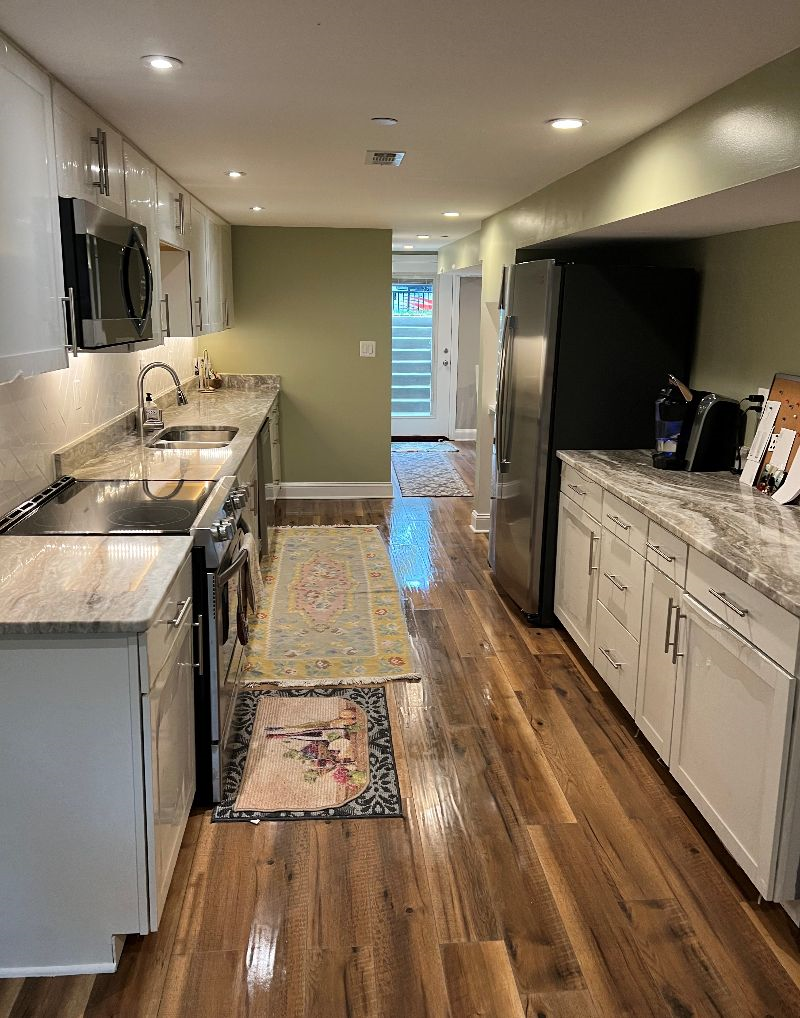 New recently renovated  1 Bedroom w/ Den featuring 2 full baths - Photo 2
