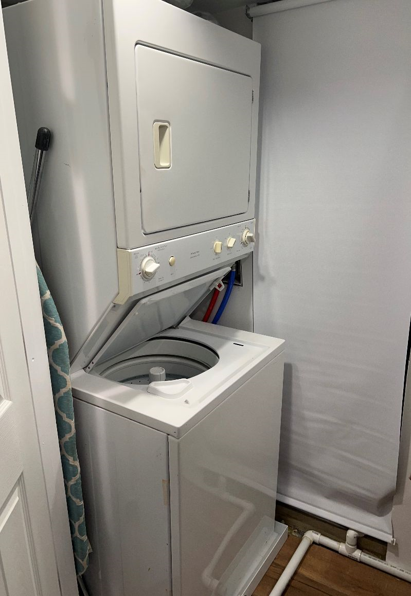 New recently renovated  1 Bedroom w/ Den featuring 2 full baths - Photo 5