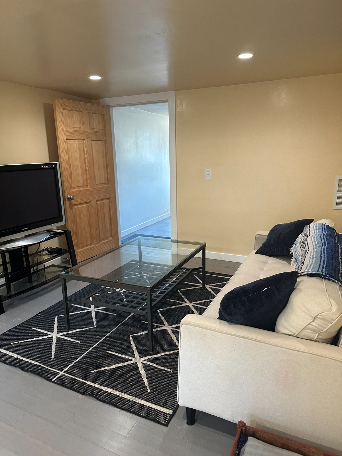 Cute, comfortable 1-bedroom (private apartment/kitchenette/separate entrance/WD) in Bayview (SF, Penninsula) - Photo 4