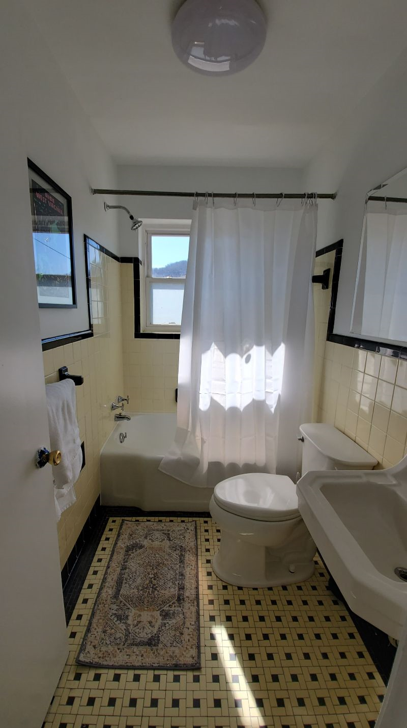 4 BLOCKS from CAMC (kcity) 2 BR, 800 SF, Fully furnished  (all new), off-street parking, laundry, pe - Photo 9