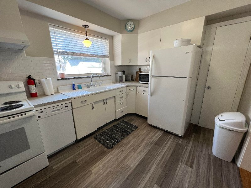 4 BLOCKS from CAMC (kcity) 2 BR, 800 SF, Fully furnished (all new), off-street parking, laundry, pe - Photo 3