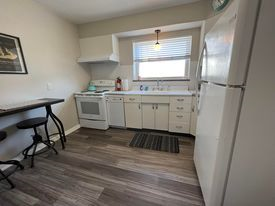 4 BLOCKS from CAMC (kcity) 2 BR, 800 SF, Fully furnished (all new), off-street parking, laundry, pe - Photo 4