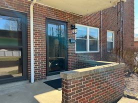 4 BLOCKS from CAMC (kcity) 2 BR, 800 SF, Fully furnished (all new), off-street parking, laundry, pe - Photo 1