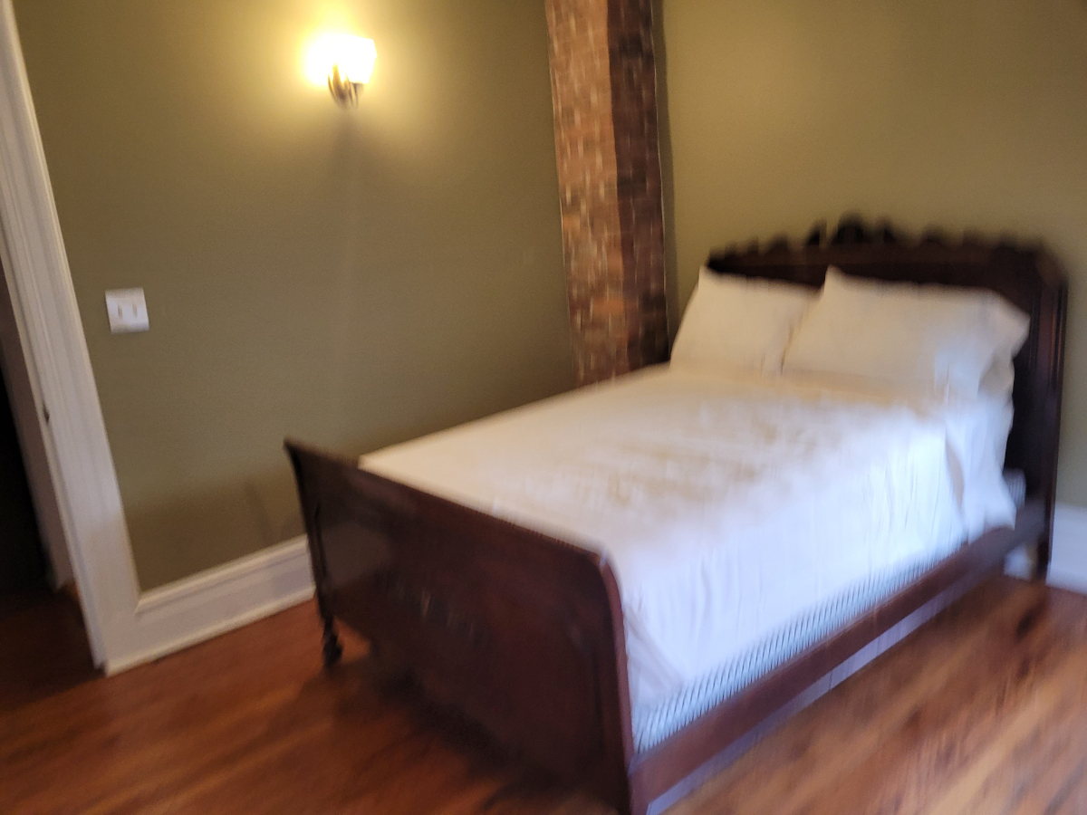 Occupied until july 2026 Private escape from busy life -large 1br with 600sq ft outdoor space- chef - Photo 1