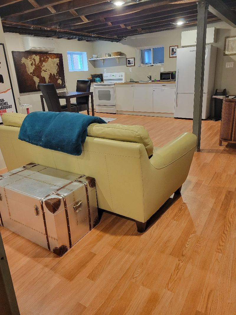 Furnished studio w/ full kitchen, private bathroom and garage parking - Photo 1
