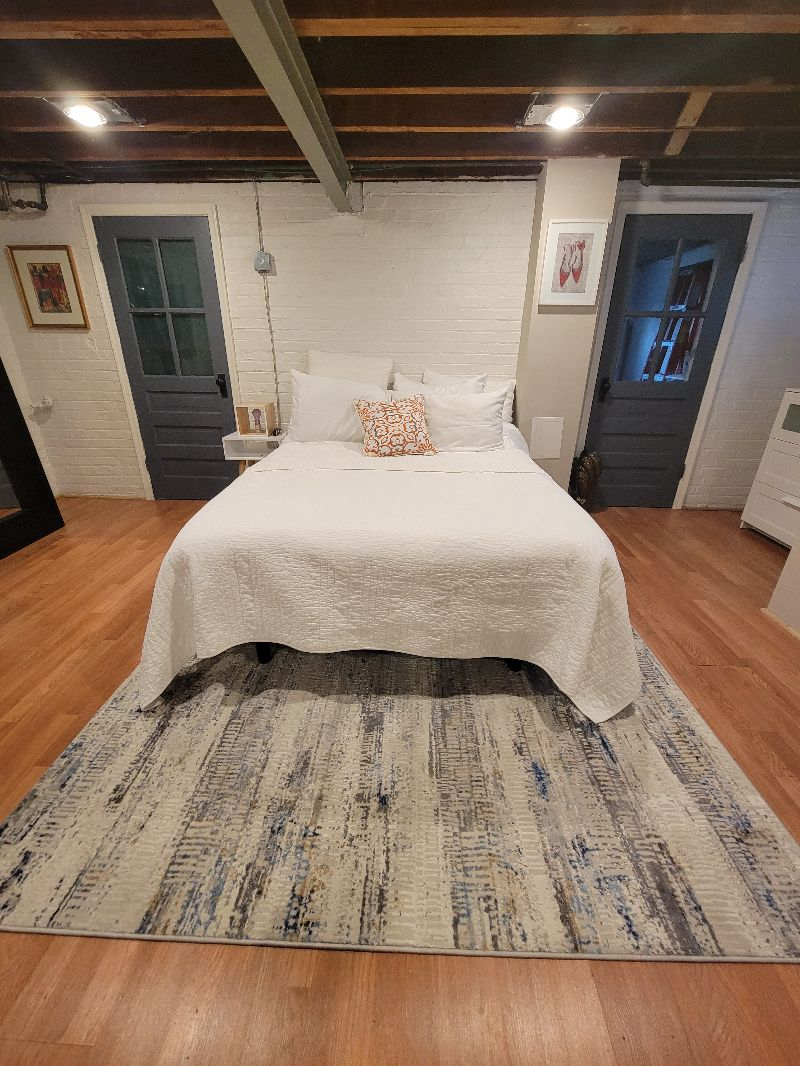 Furnished studio w/ full kitchen, private bathroom and garage parking - Photo 2