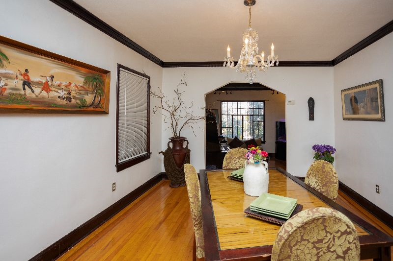 Exquisite English Tudor - Photo 6