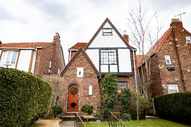 Exquisite English Tudor - Photo 3