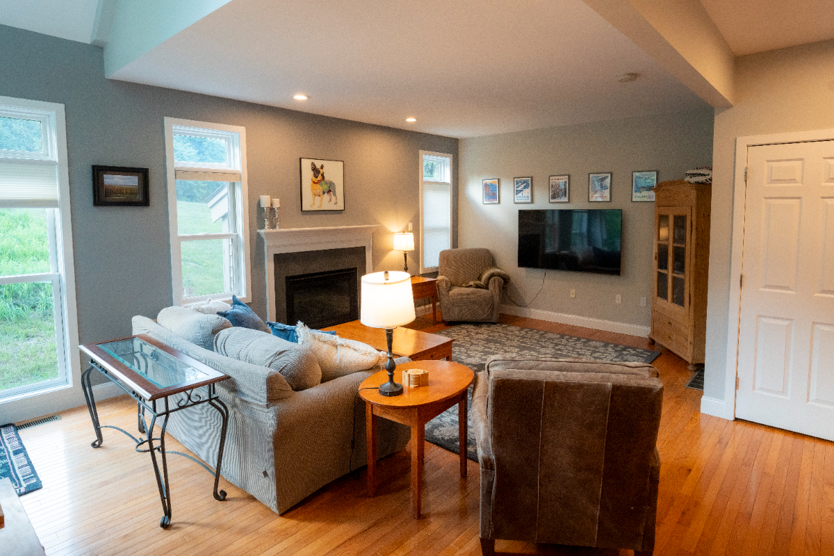 Entire Condo In Quechee - Pet friendly - Photo 6