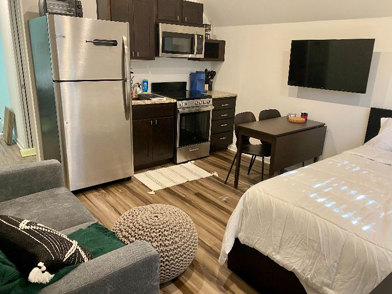 Cozy Studio Near Hospitals - Photo 6