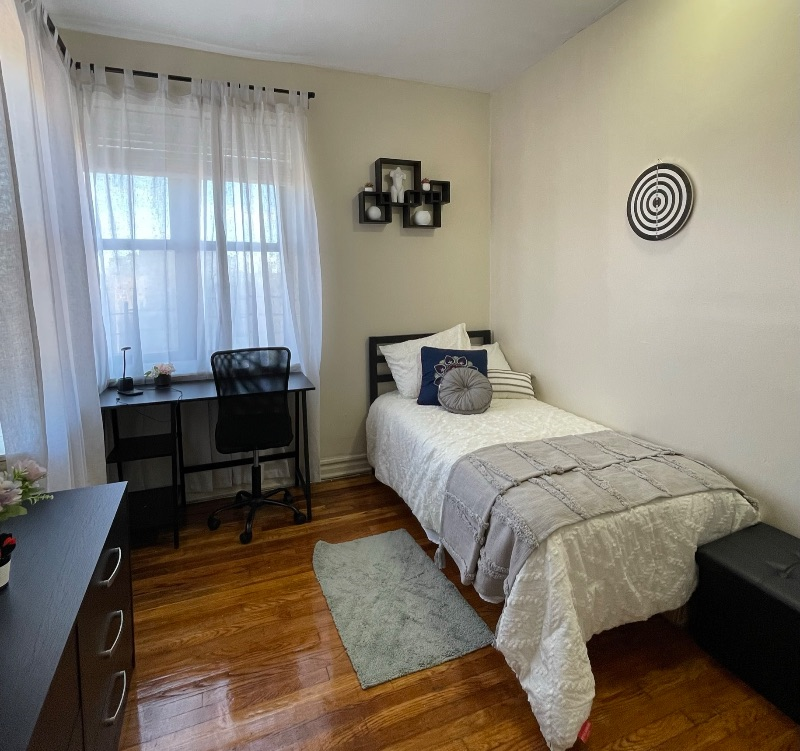 Centrally Located Bedroom on Grandconcourse - Photo 5