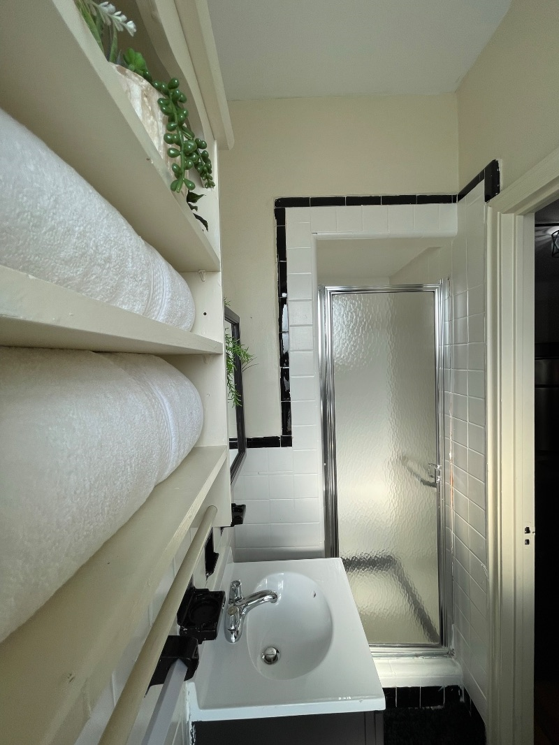 Centrally Located Bedroom on Grandconcourse - Photo 5