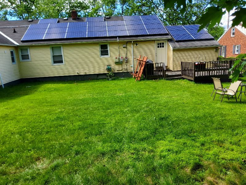 Cozy cottage with private porch and driveway - Photo 2