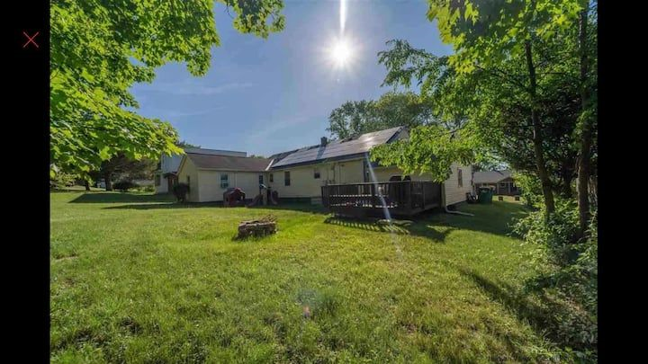 Cozy cottage with private porch and driveway - Photo 6