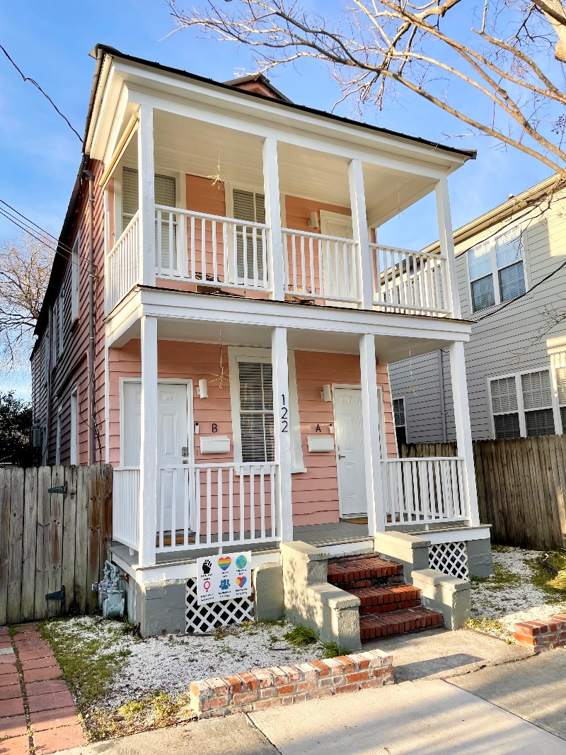Cozy downtown 2 bed/1 bath unit in duplex