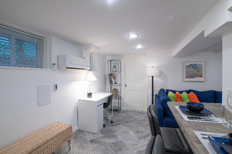Delightful BR Basement Apartment in Excellent Location - Photo 10