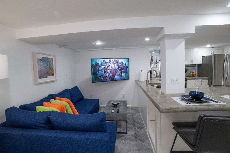 Delightful BR Basement Apartment in Excellent Location - Photo 9