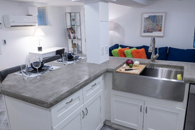 Delightful BR Basement Apartment in Excellent Location - Photo 2