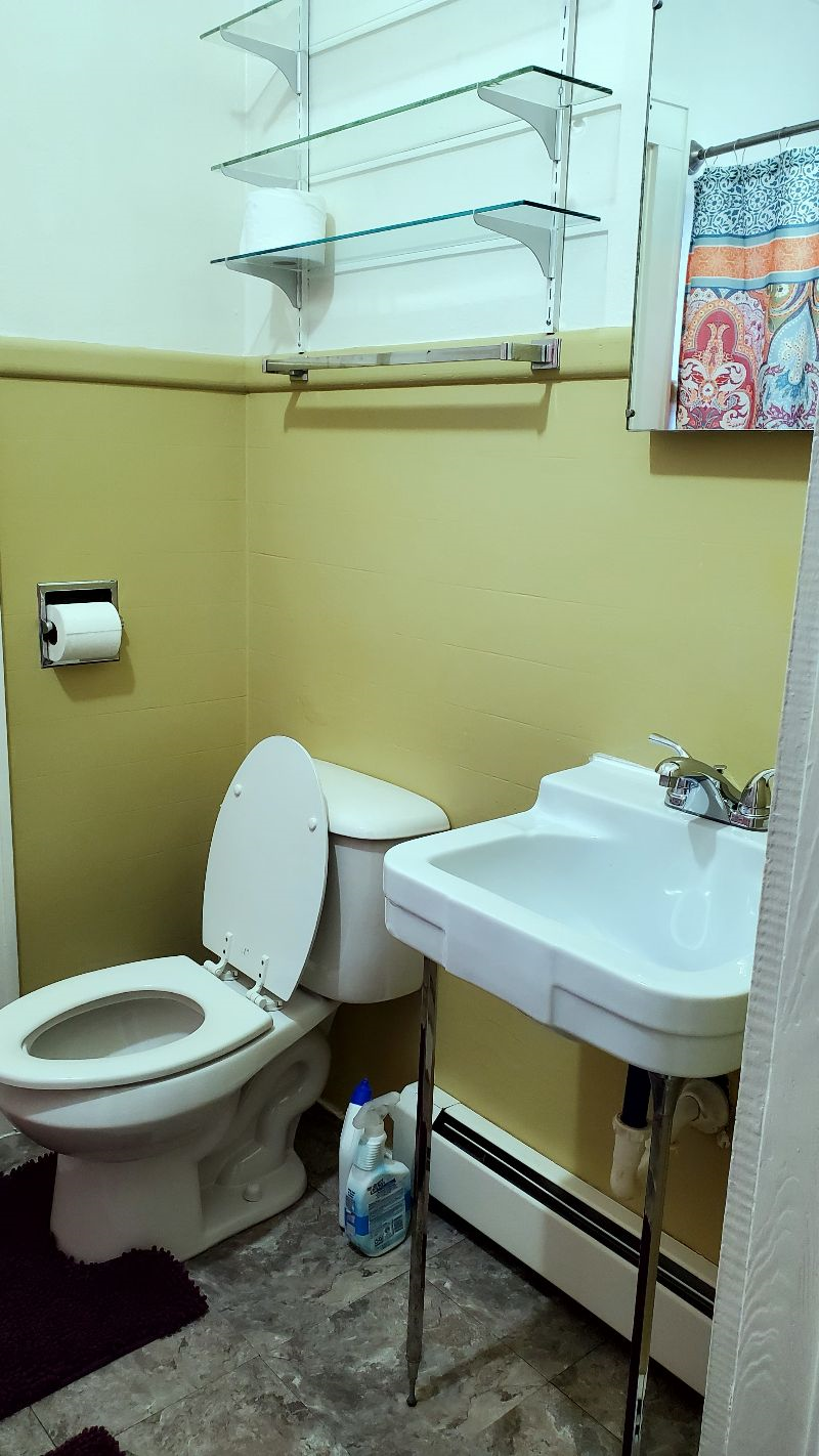 Short Term, Long Term, Cozy Bungalow, Furnished, close to several medical facilities, easy access to - Photo 11