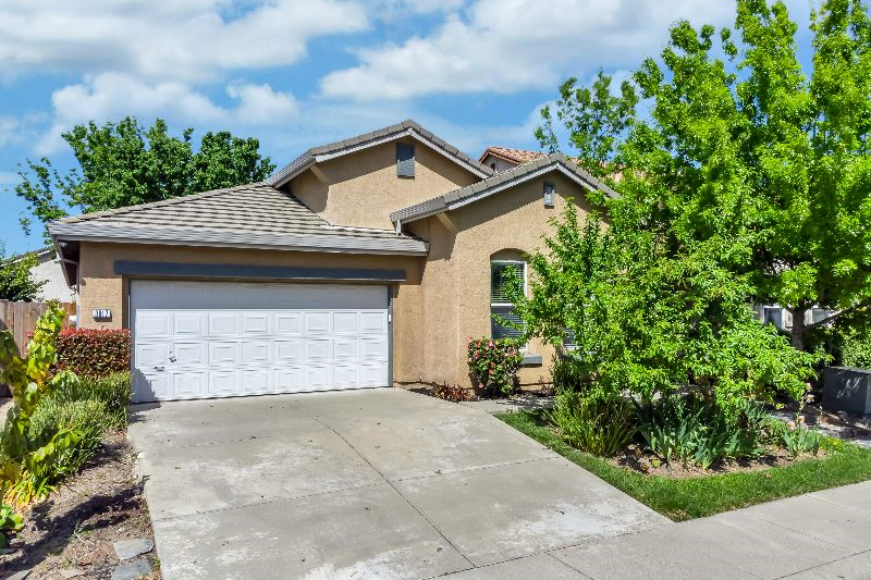 single family home close to hospitals in a great location - Photo 2