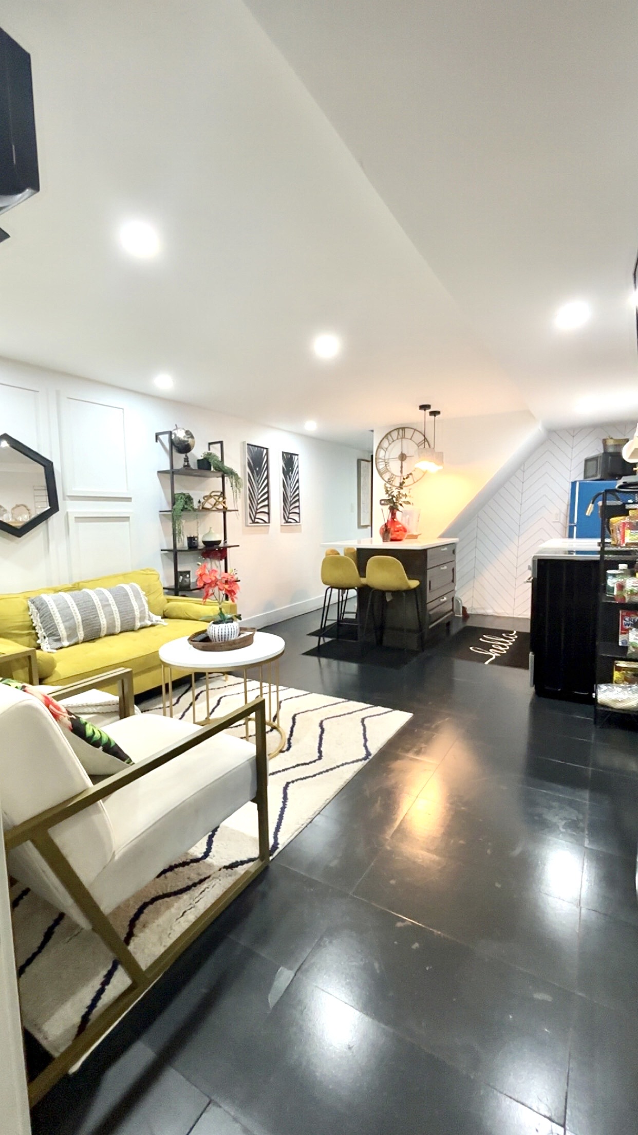 Cozy two bedroom apartment near highway and UBS arena - Photo 1