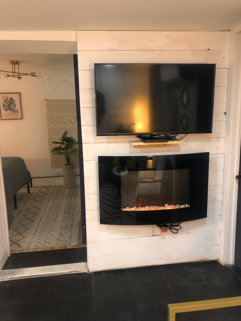 Cozy two bedroom apartment near highway and UBS arena - Photo 7