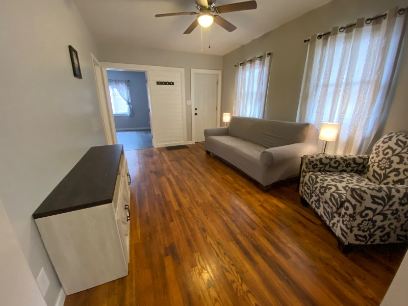 Robinson House - Photo 2