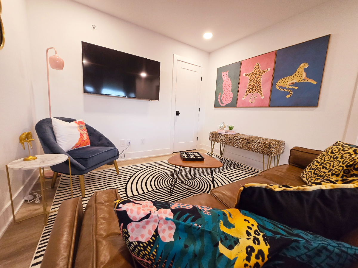 The Jungle Jewel Downtown Condo/Pets/Pool/Parking