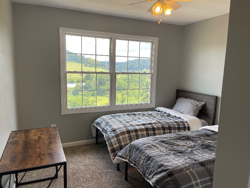 Rare Find Large 4 Bedroom Accepts Pets - Photo 7