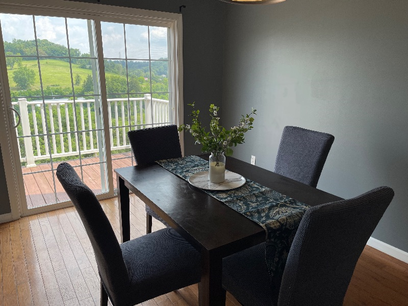 Rare Find Large 4 Bedroom Accepts Pets - Photo 2