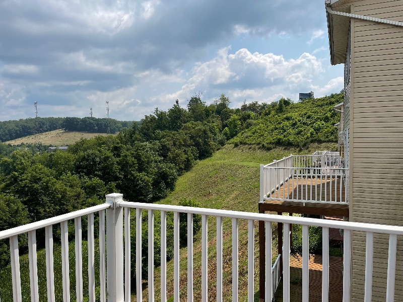 Rare Find Large 4 Bedroom Accepts Pets - Photo 12