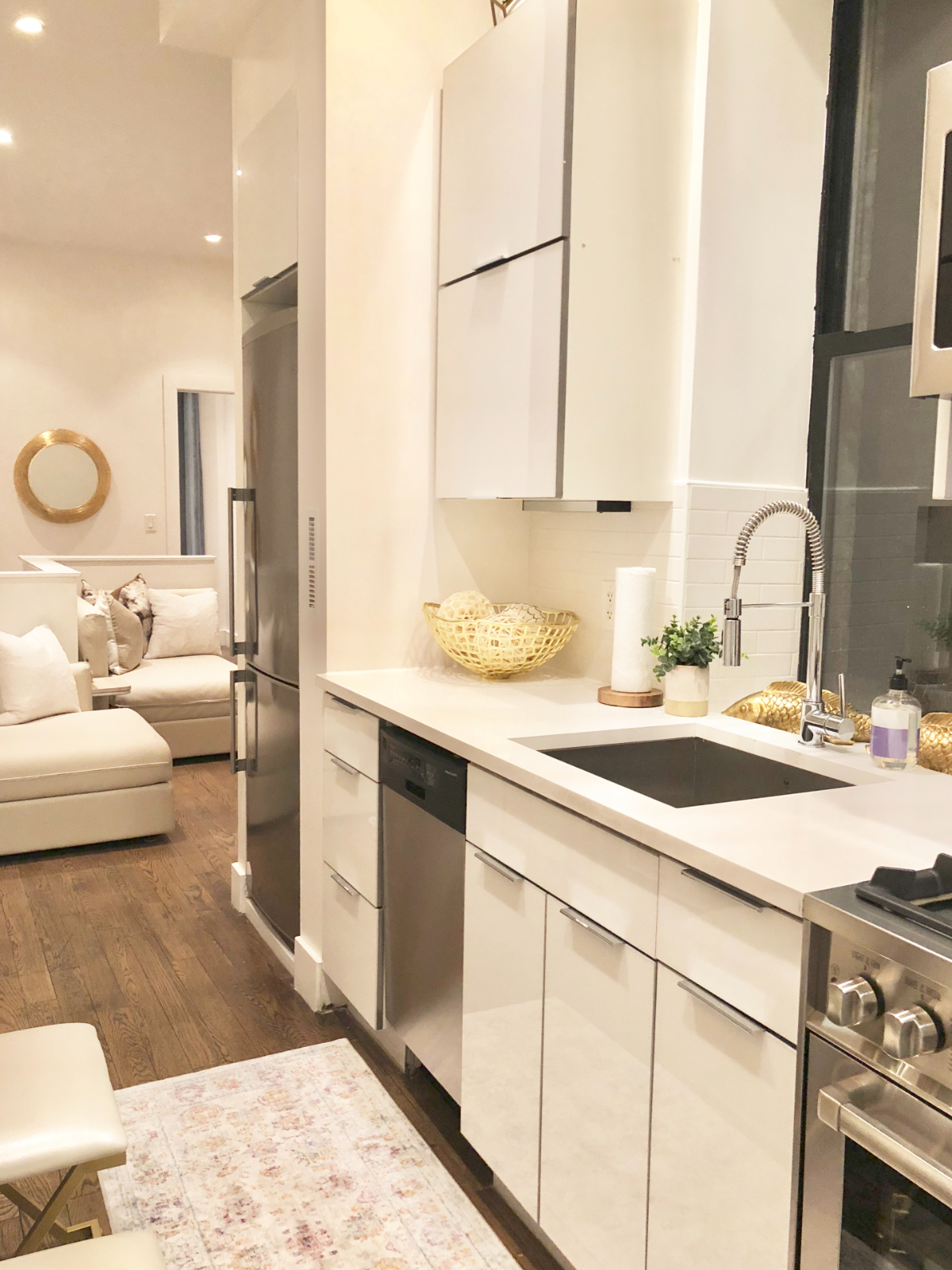 LARGE 2bath Chic Clean and Central - Photo 8