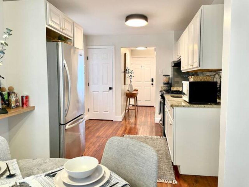 Cozy Stylish 3 bedroom 1 bath near hospital LLRR/NYC - Photo 3