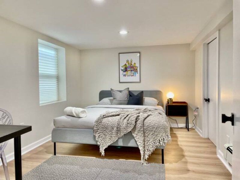 Cozy Stylish 3 bedroom 1 bath near hospital LLRR/NYC - Photo 9