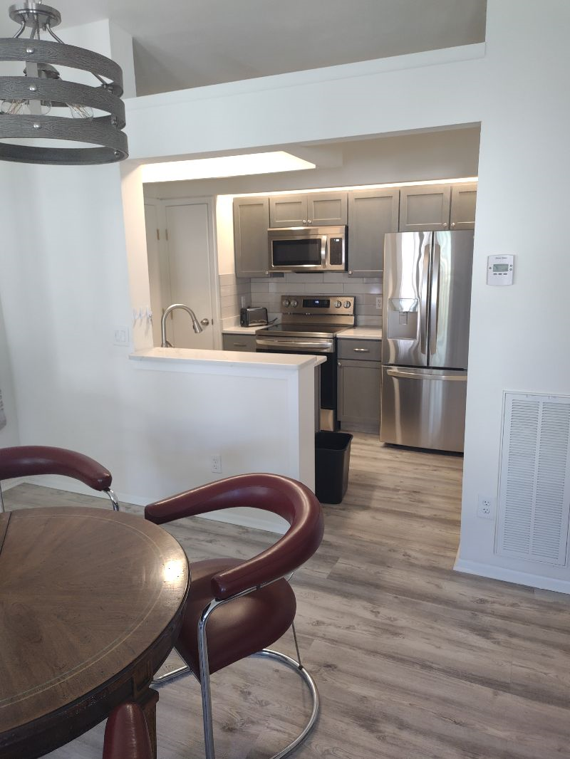 Fully remodeled condo near beaches and hospitals - Photo 3
