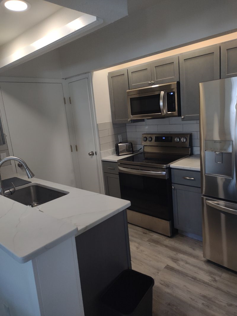 Fully remodeled condo near beaches and hospitals - Photo 2